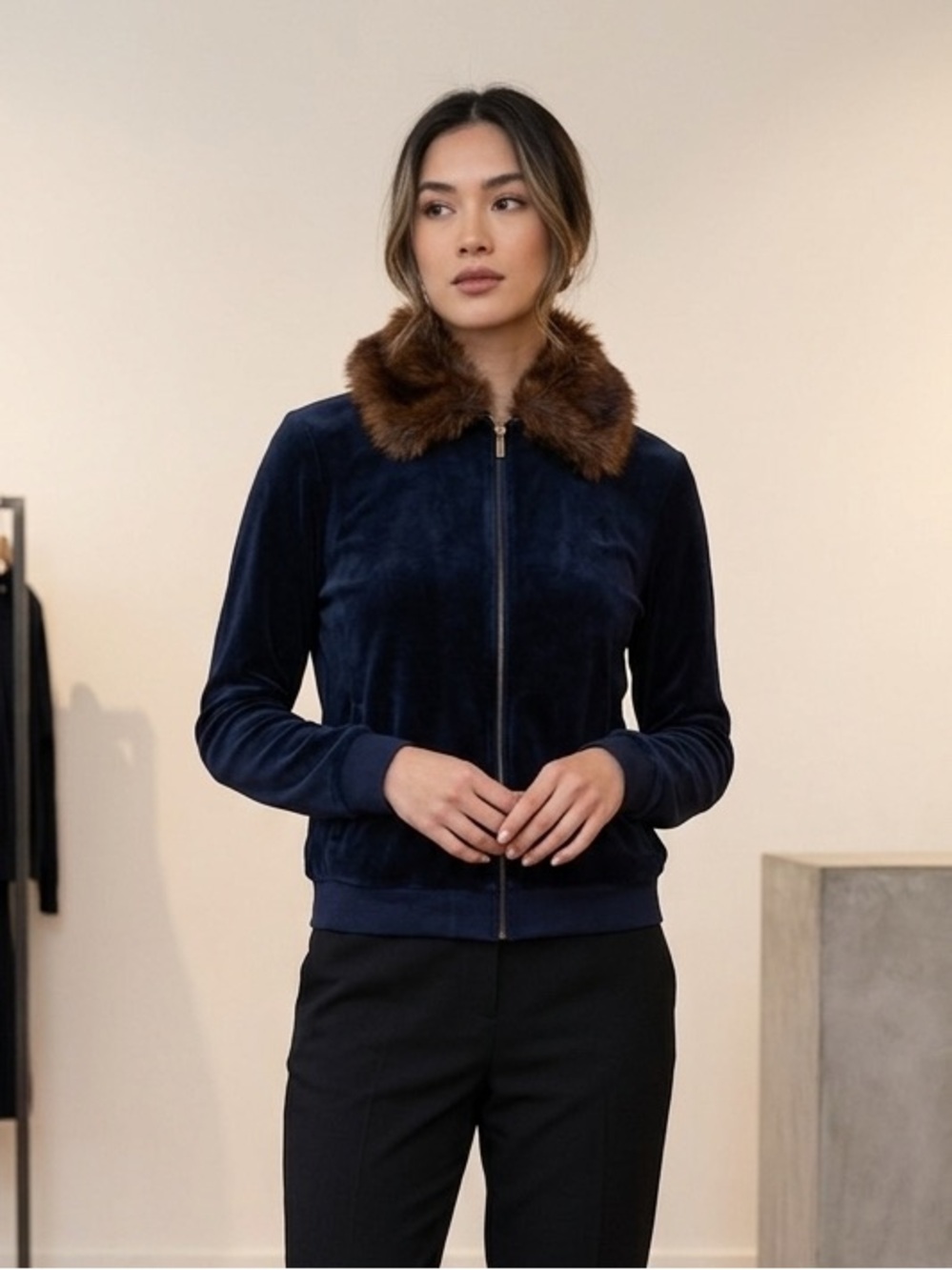 Lauren Ralph Lauren || Woman’s Velour Zip Up Jacket Faux Fur Collar Sz M
